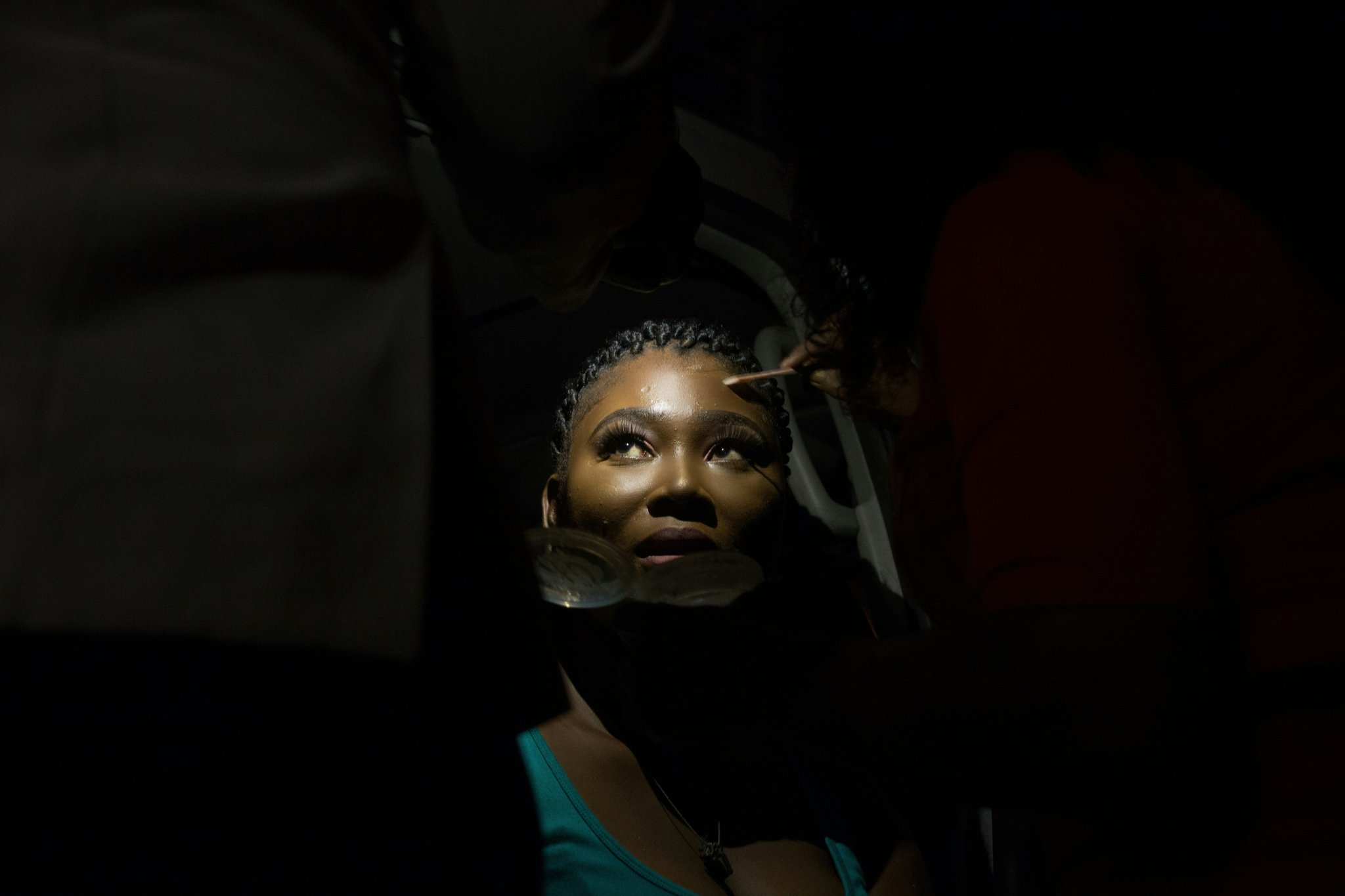 Infographic showing top reasons people buy exclusive watches: Scarcity (40%), Aesthetics (30%), Social Proof (30%)