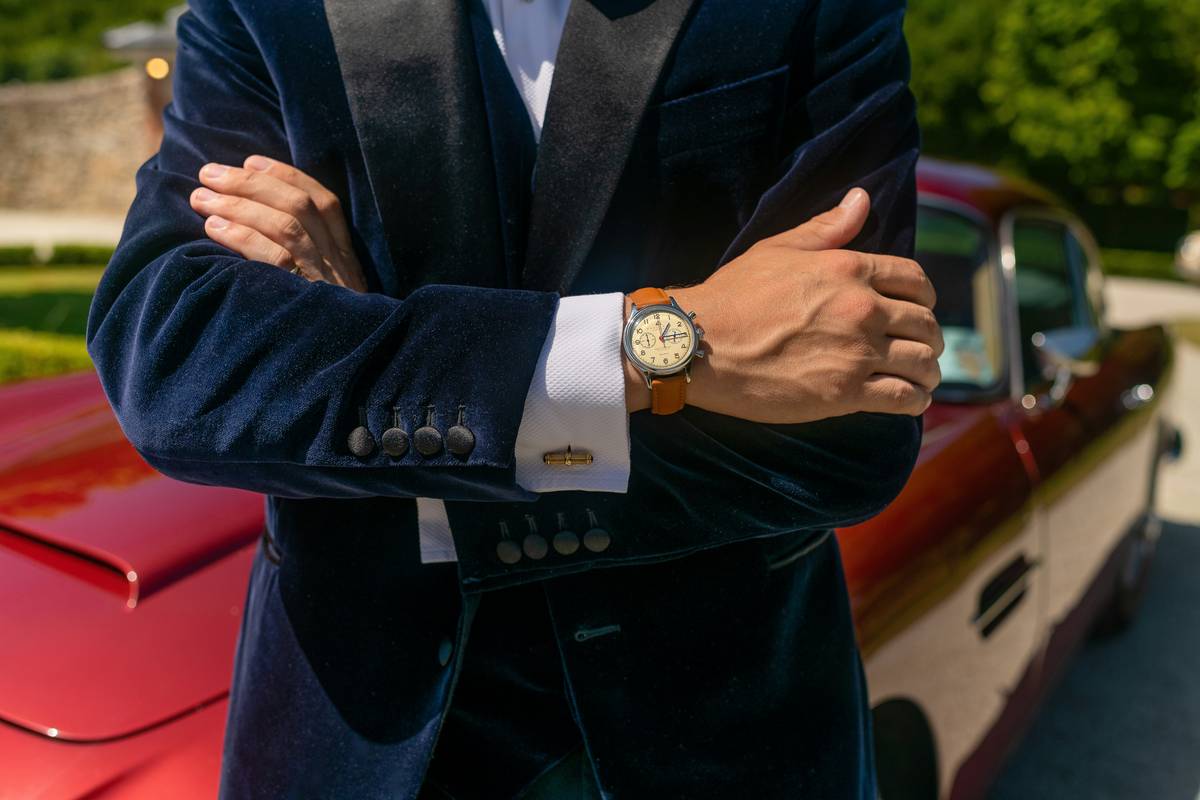 Ryan Reynolds wearing a silver Omega Seamaster