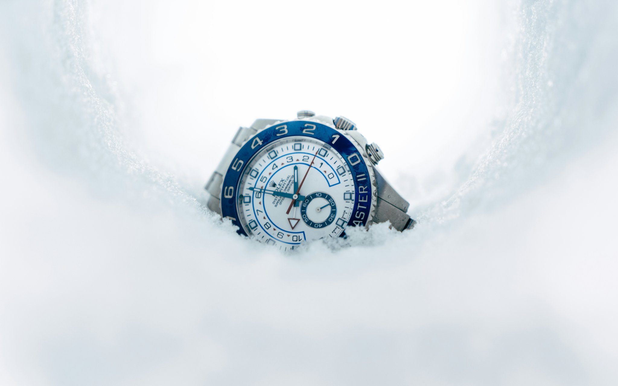 Winter Frost Watch Colors: The Ultimate Guide to Styling Your Wristwear This Season