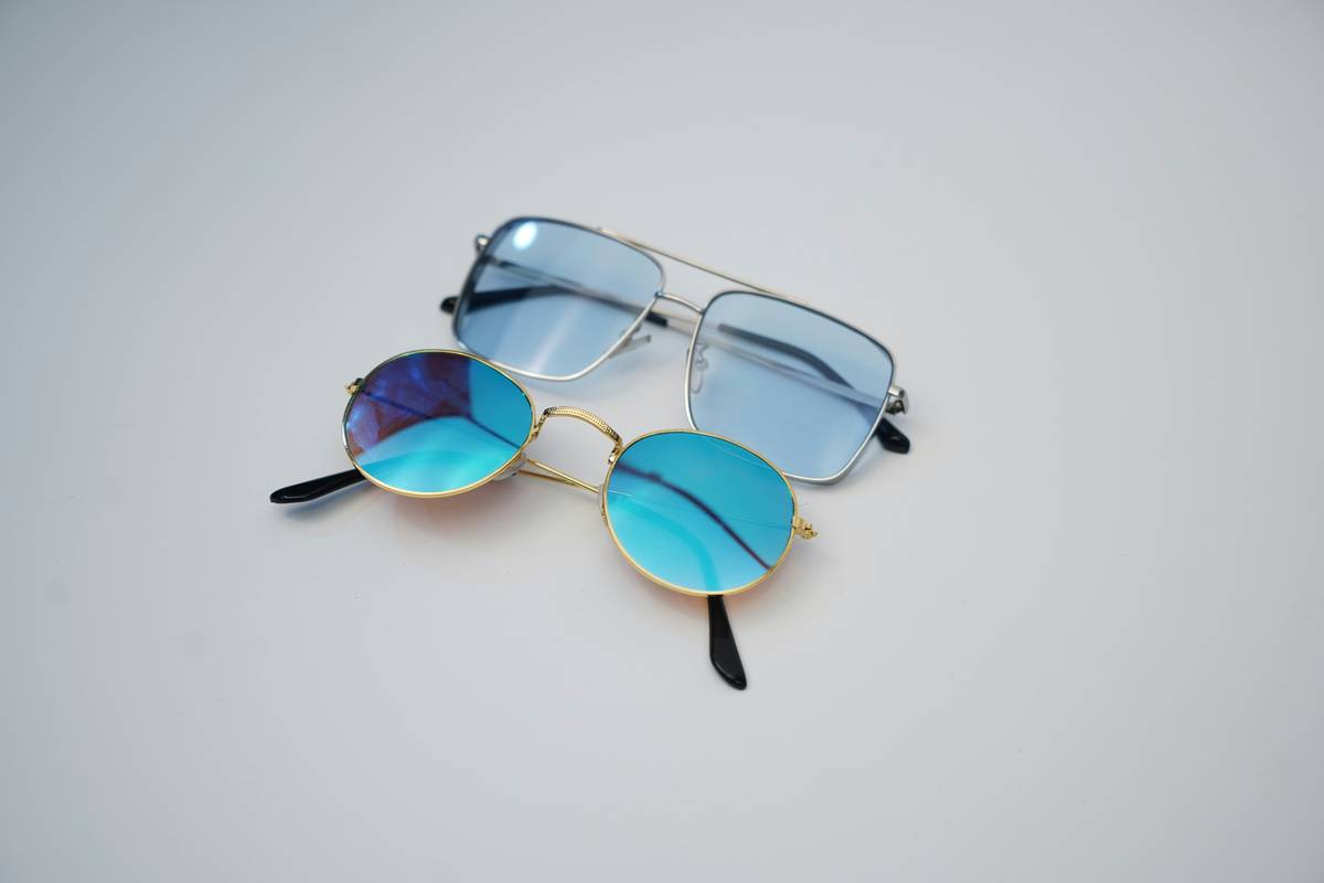 Comparison table showing features of adaptive vs traditional watches