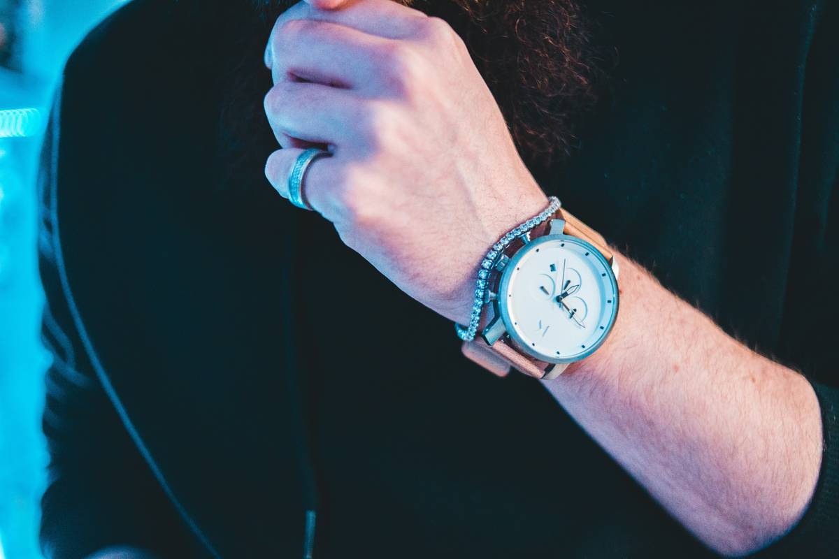 Summer Sunset Watch Tones: How to Elevate Your Style This Season